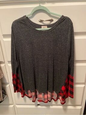 Source Unknown Gray Top with Red Plaid Accents